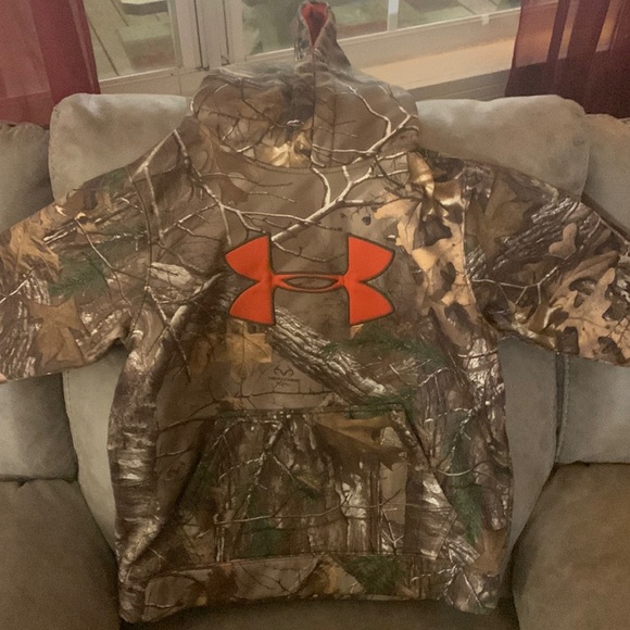 Youth large  real tree camouflage and orange under armor symbol - Picture 1 of 3